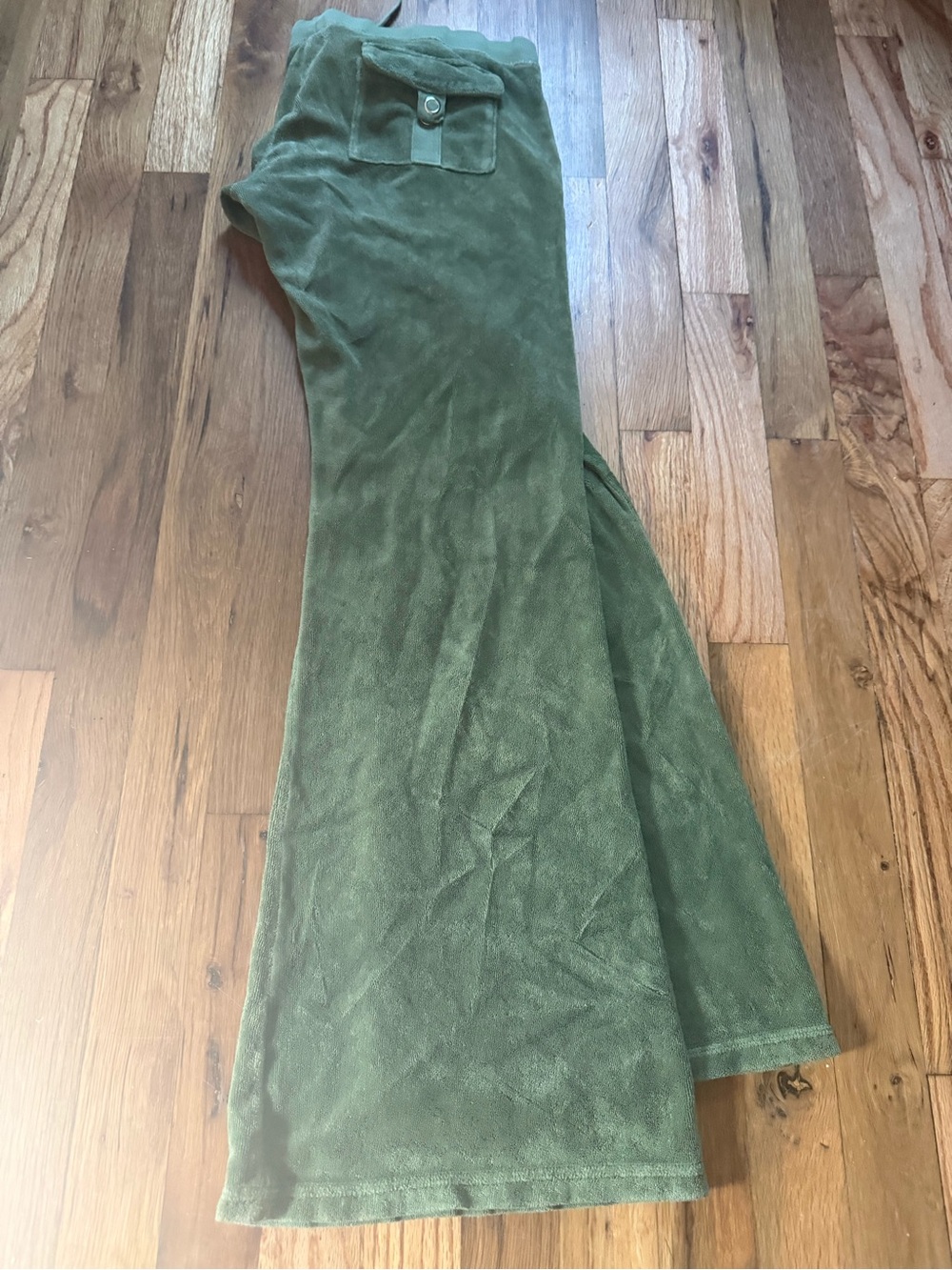 Juicy Couture Olive Green Valor Pants with Button Flap Pockets - Picture 4 of 13